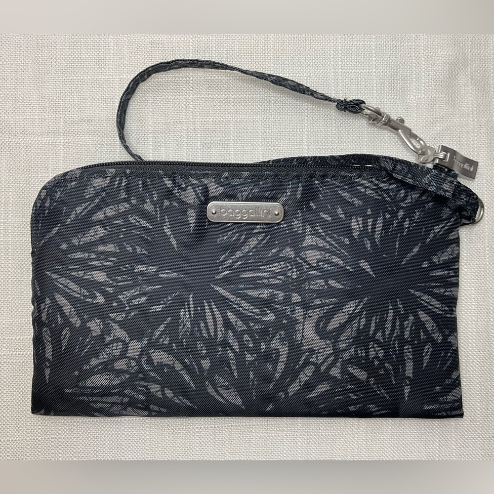 Baggallini Black and Gray RFID Wristlet